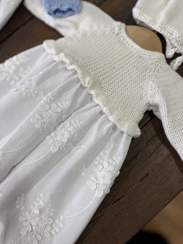Faldón punto blanco